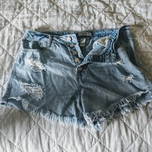 Frayed denim shorts